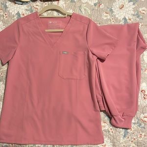 Worn once small Figs women’s chalk pink Zamora and Catarina scrub set
